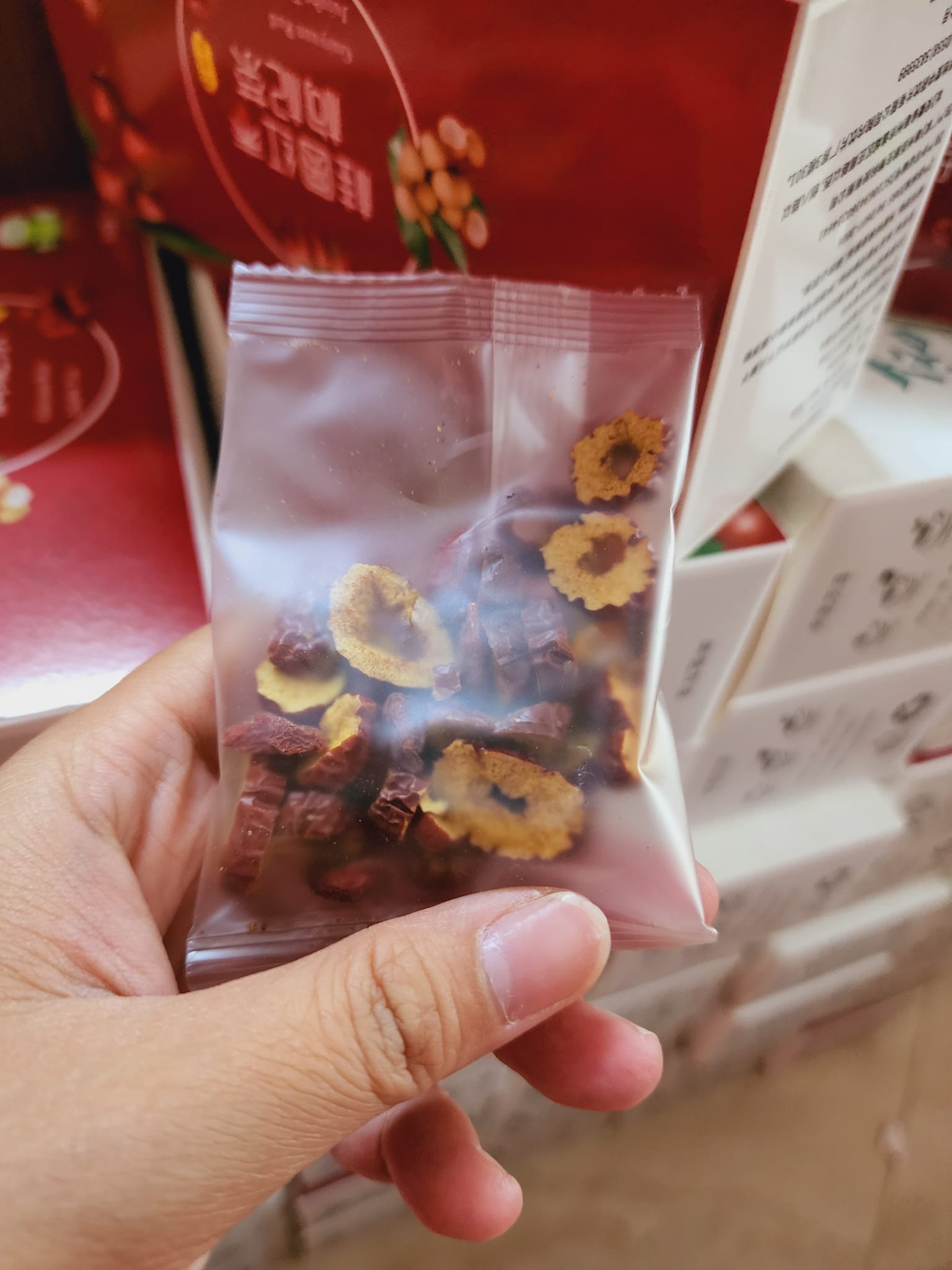 Trà Táo Đỏ Kỷ Tử Nhãn Nhục ( hộp 15 gói , da hồng hào , sáng mắt )