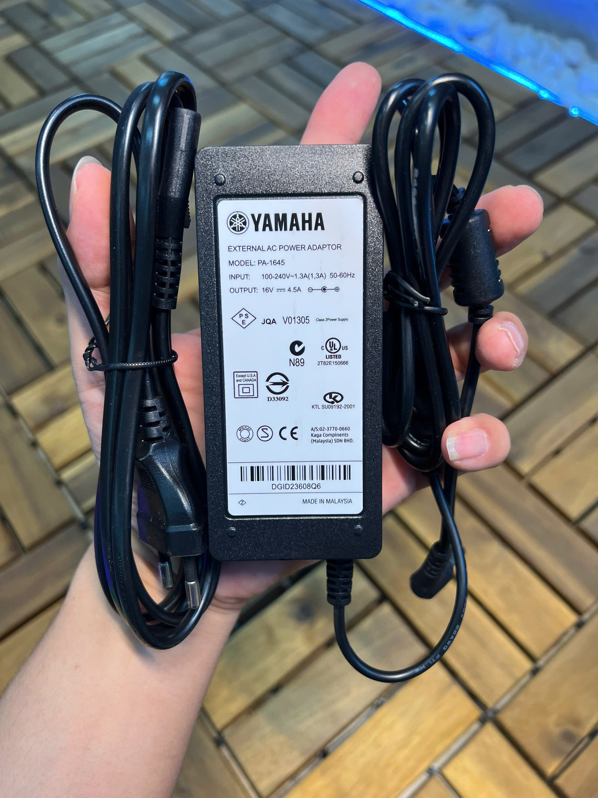 Dây nguồn 16v 4.5a cho đàn organ yamaha