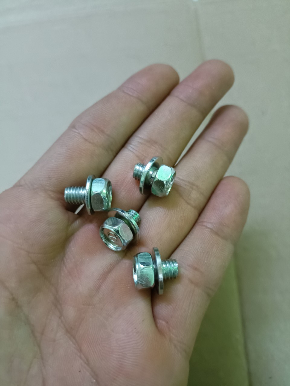 Bộ 4 ốc bọc sên cho xe Honda + Yamaha