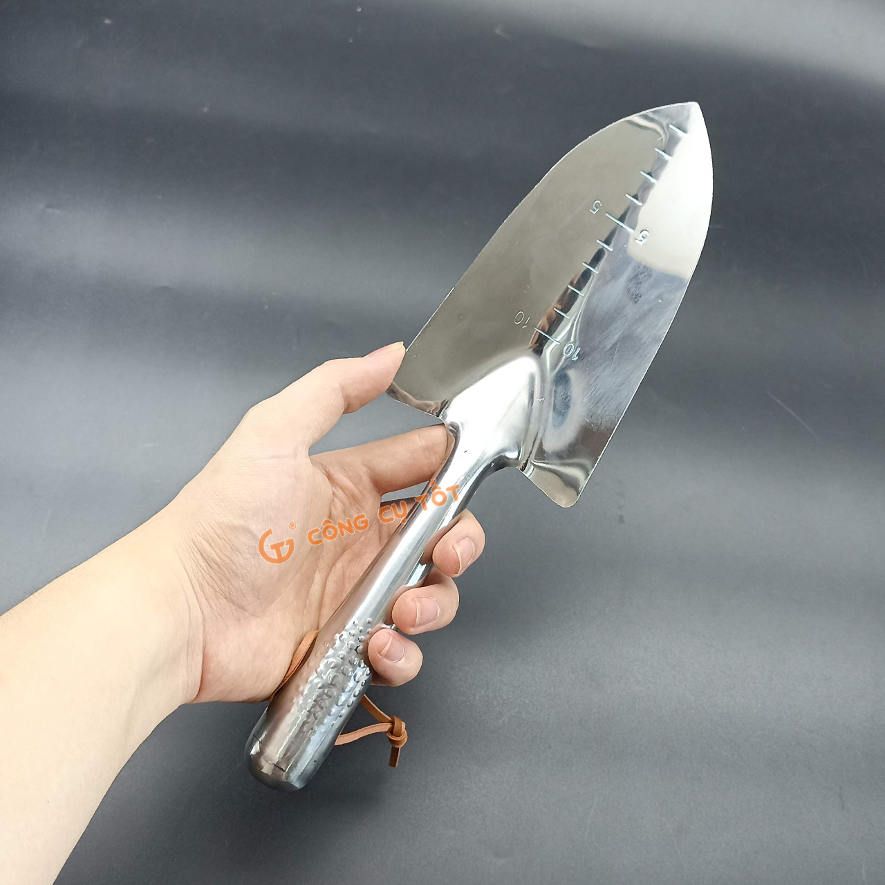 Xẻng xúc đất - xẻng nhổ cỏ trồng cây