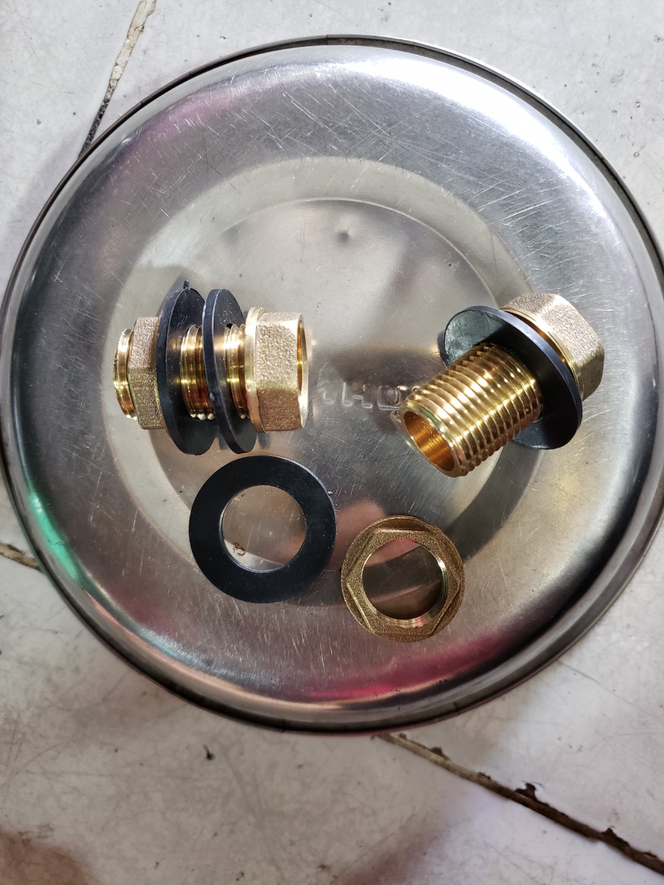 [HCM]ốc siết bồn nước phi téc Đồng thau phi 21 ( Gía 2 cái)