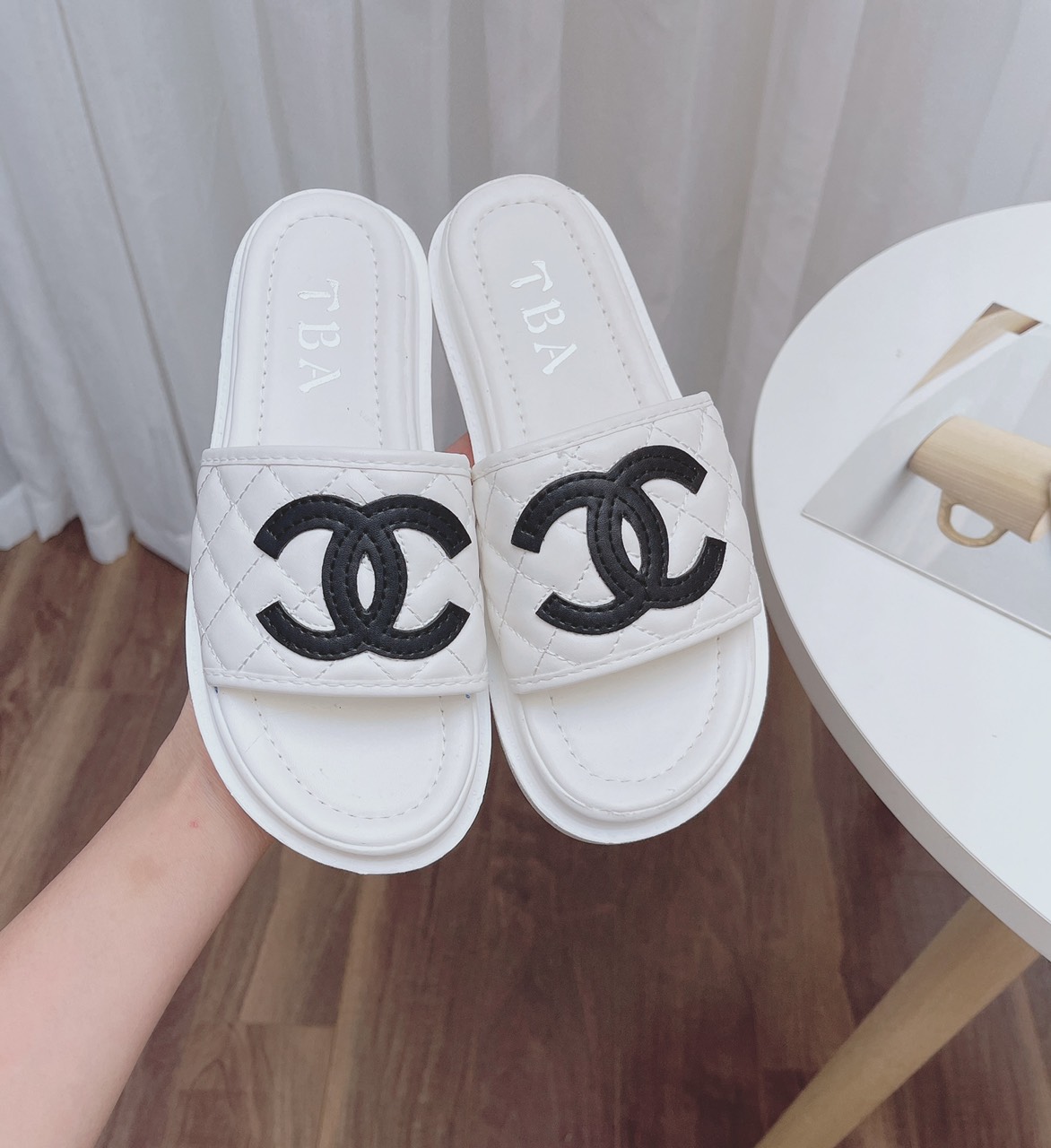 Dép quai ngang chữ X