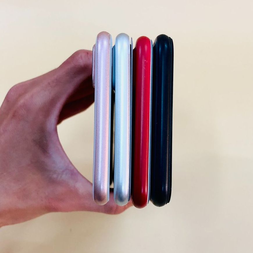 MÔ HÌNH TRƯNG BÀY ĐIỆN THOẠI 7PLUS ( màu trắng, đen, hồng , đỏ, vàng )