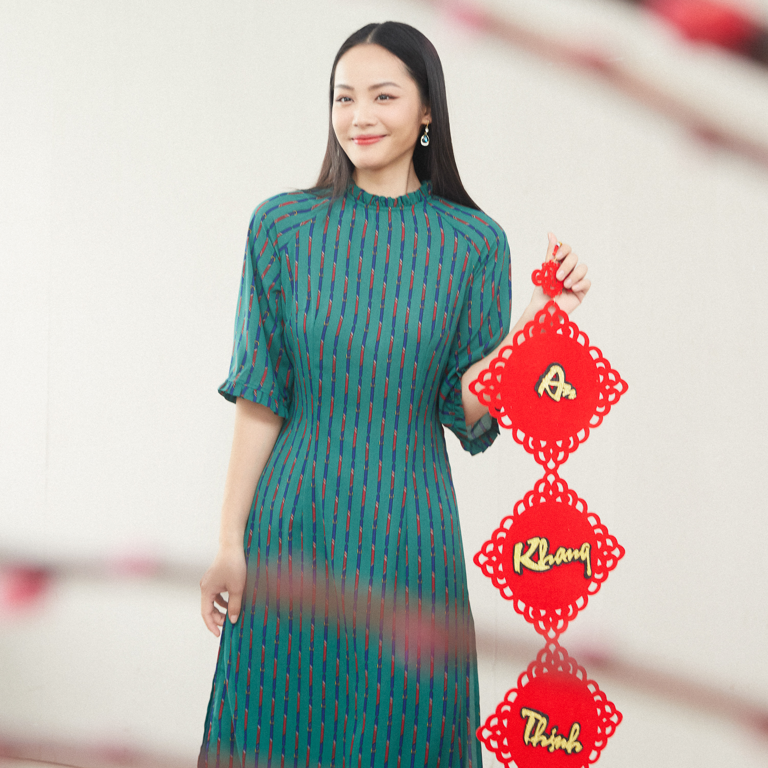 [NHẬP MÃ NOVFALAZSOCIAL02 GIẢM 40K ĐƠN 199K  ]  Áo dài cách tân Bích Châu MAYBI lụa tuyết  xanh lá(Không kèm quần lụa)