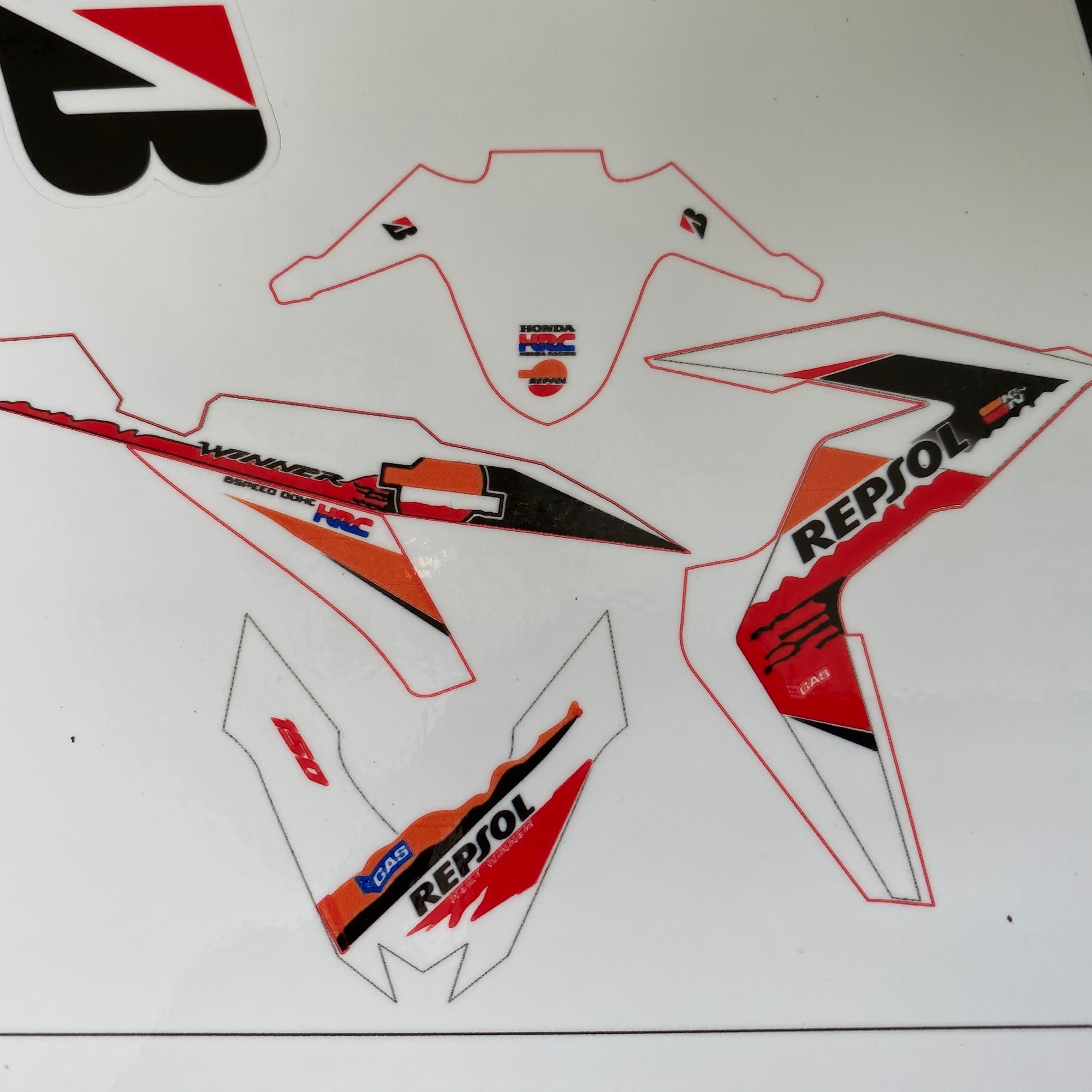 Tem rời winner Repsol dán xe trắng
