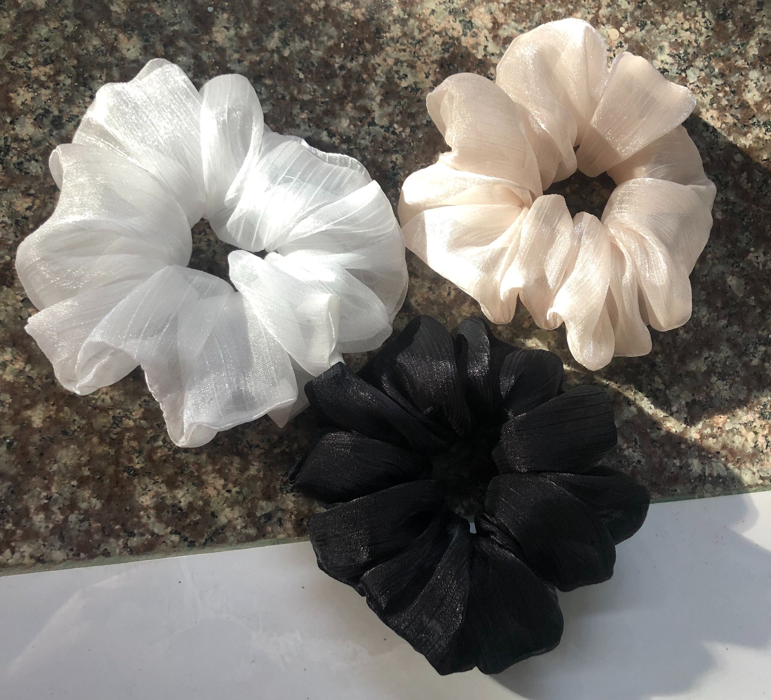 Dây buộc tóc, cột tóc vải Scrunchies lụa óng cao cấp, hàng thiết kế đẹp