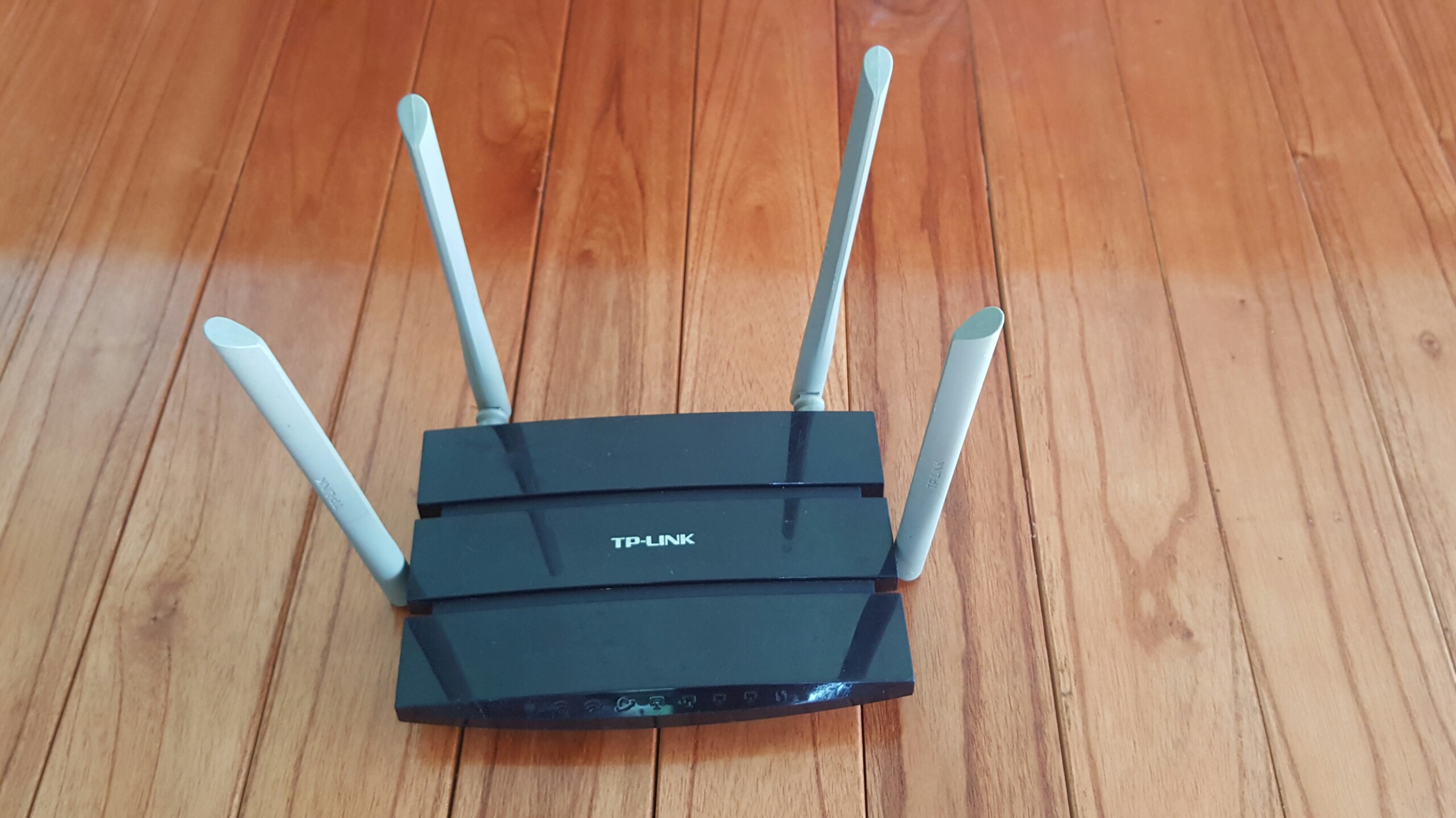 Wifi 4 râu TpLink WDR3320