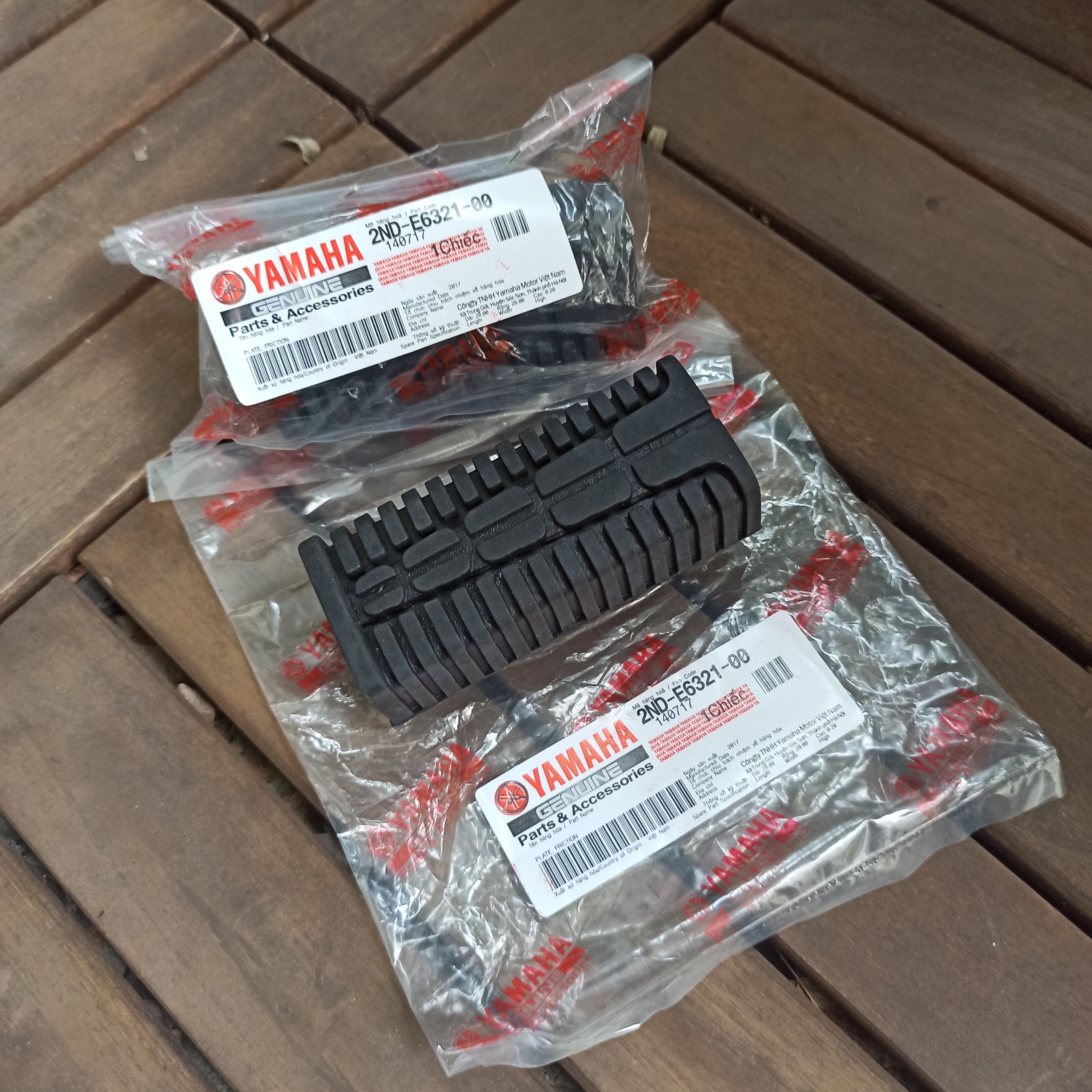 Cao su gác chân trước xe hãng YAMAHA