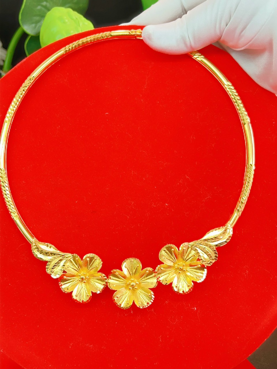 Kiềng cưới chạm hoa 3 bông kèm hộp nhung E.V069