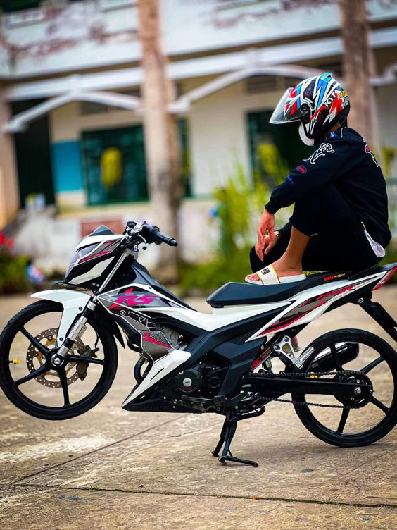 Tem sonic rs trắng đen hồng