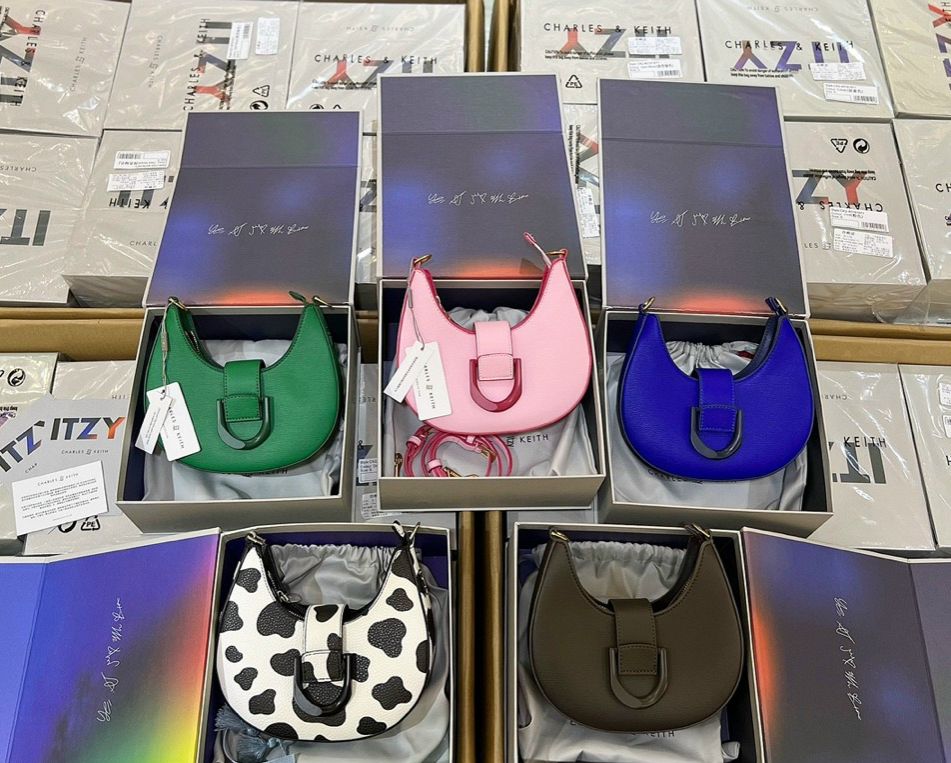 TÚI ĐEO CHÉO NỮ ITZY FULLBOX Size :19cm*6cm*11cm