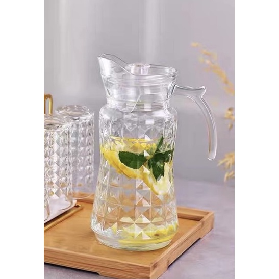 Bình thủy tinh đựng nước 1.7L quai cầm miệng rót hoa văn vuông YZH-33 Square Pattern Glass Pitcher Jar 1700ml