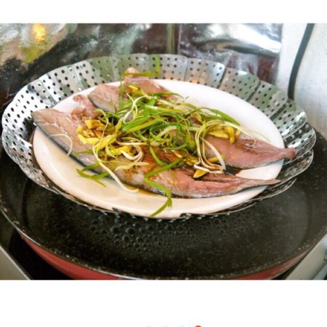 Vỉ hấp xôi đa năng kèm 3 chân đế