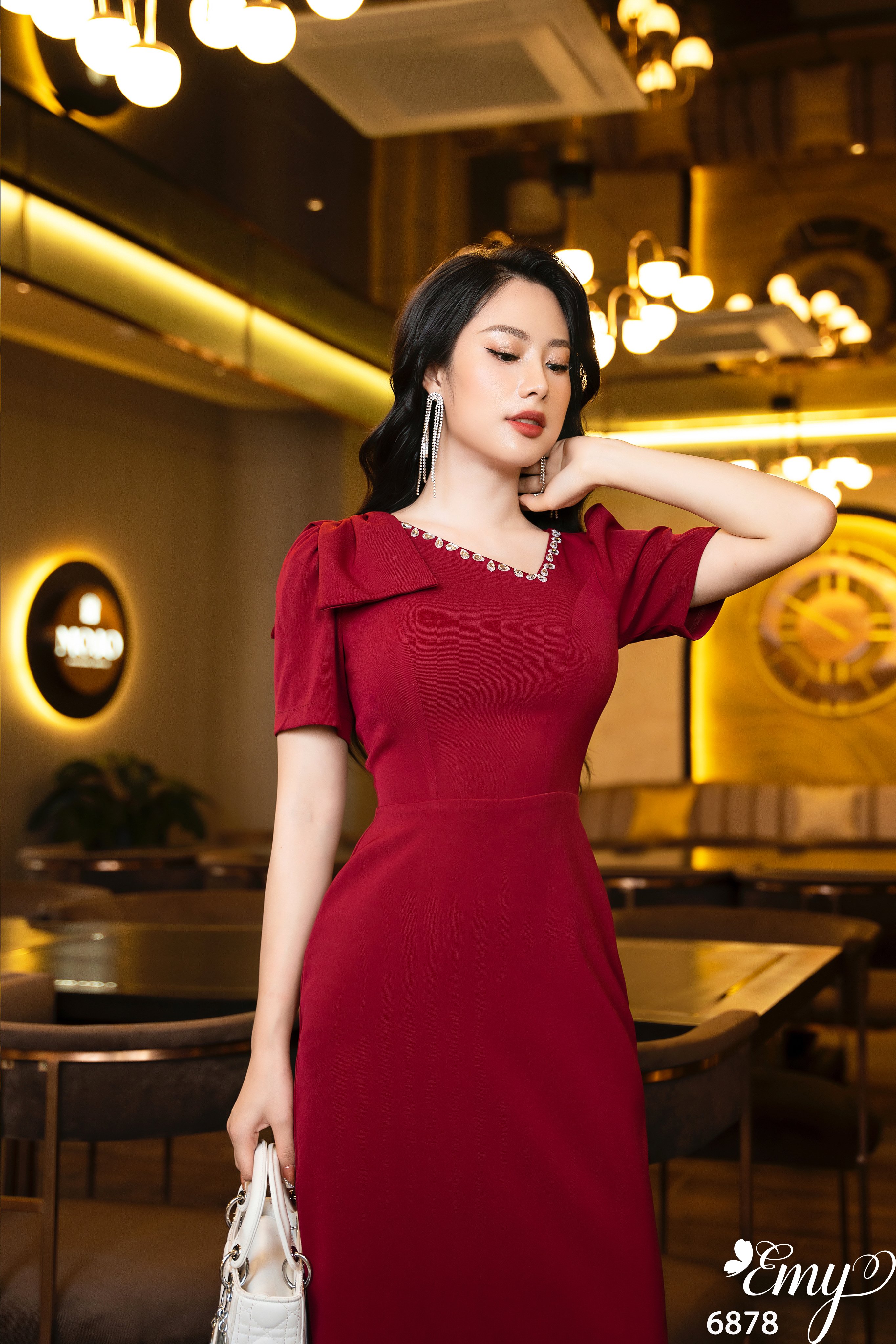 Đầm EMY EM6878 Body Đỏ Cổ Lệch Kết Hạt