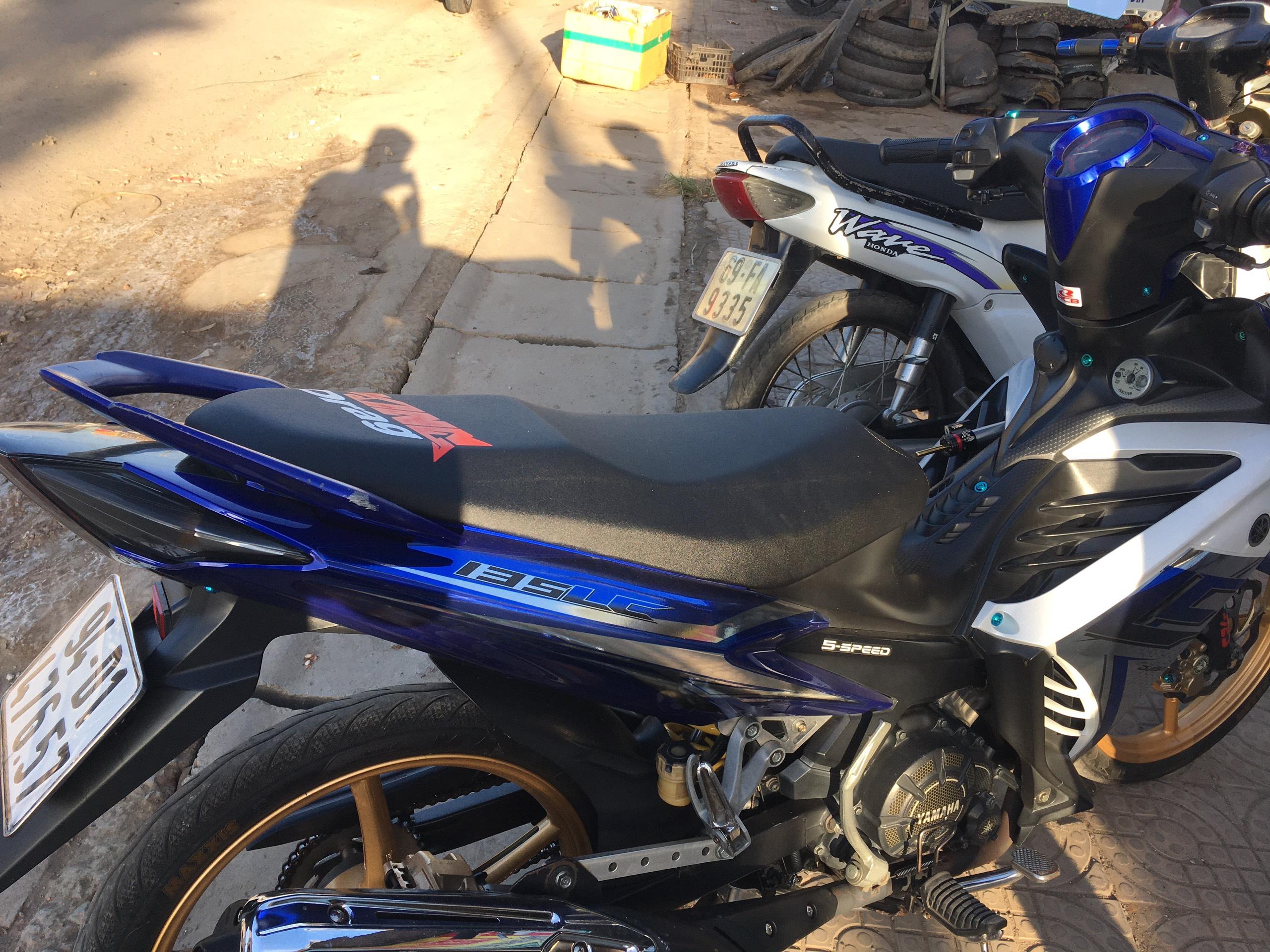 Mút Yên Xe Ex 135Cc