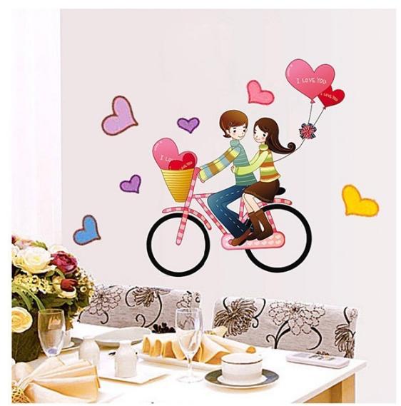 Decal trang trí tường - Đôi Tình Nhân CHẠY XE