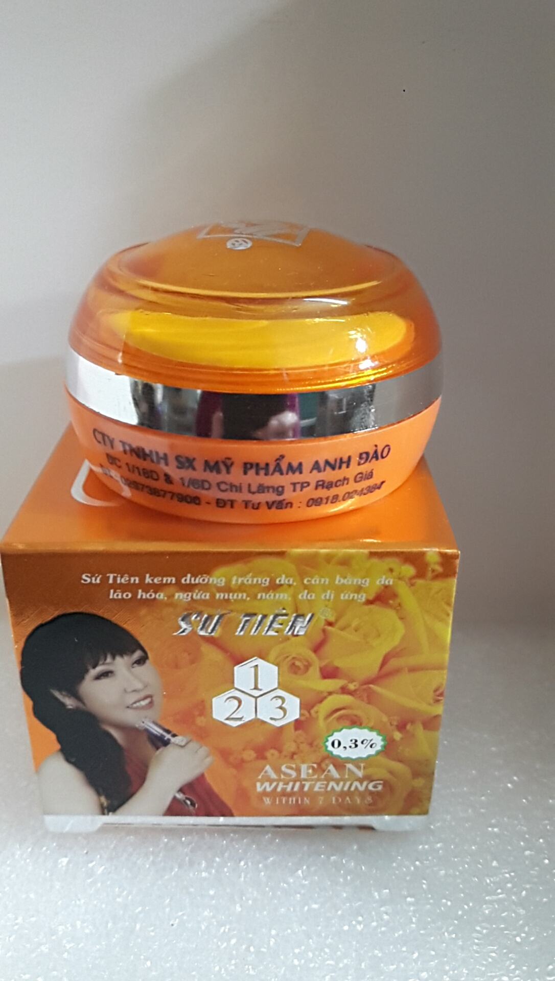 Kem dưỡng trắng sứ tiên màu cam