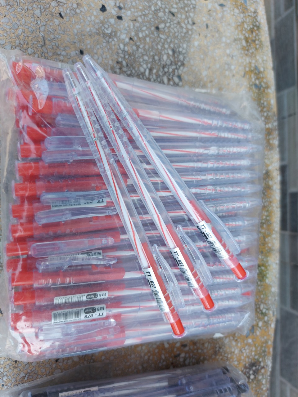Set 10 bút bi TT-027 mực đỏ