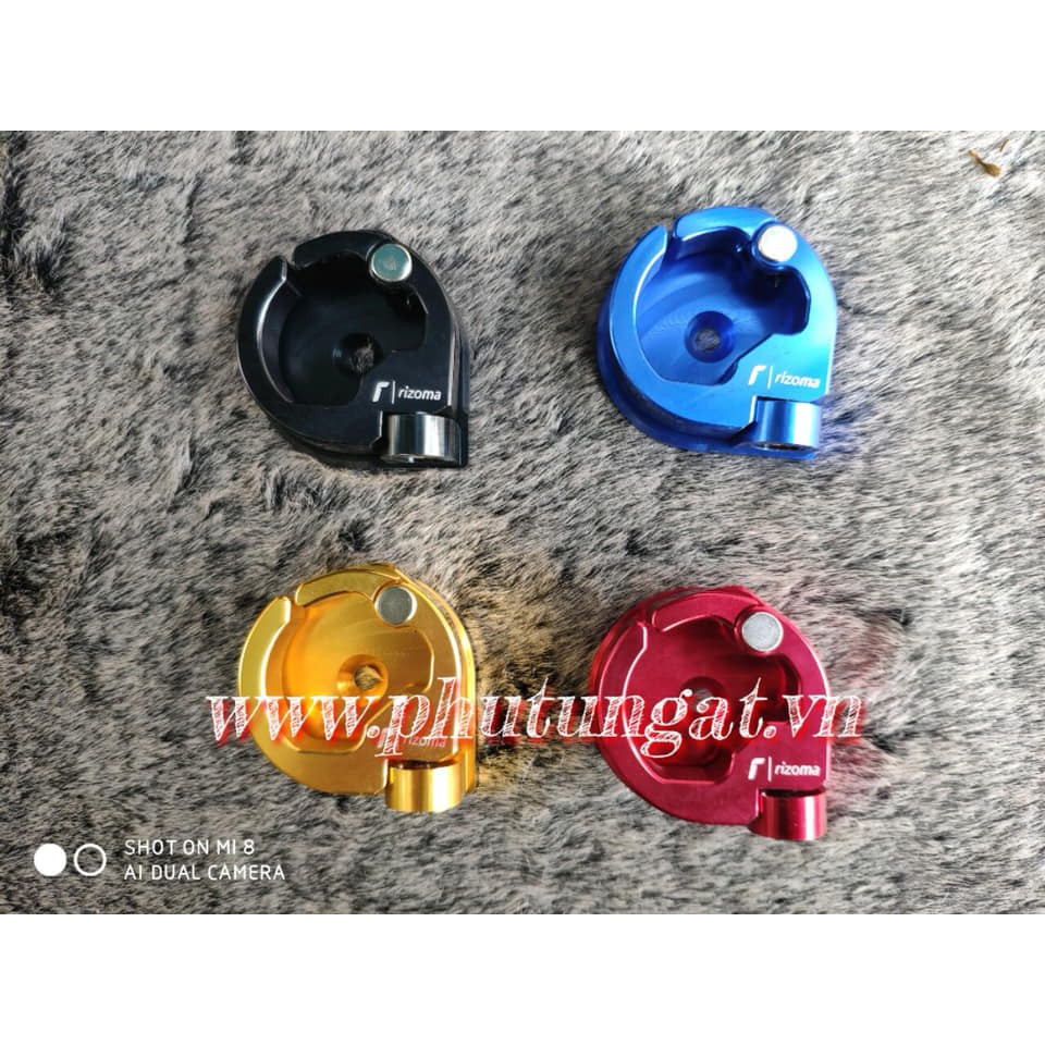 Móc treo đồ CNC Rizoma cho Click, Vario