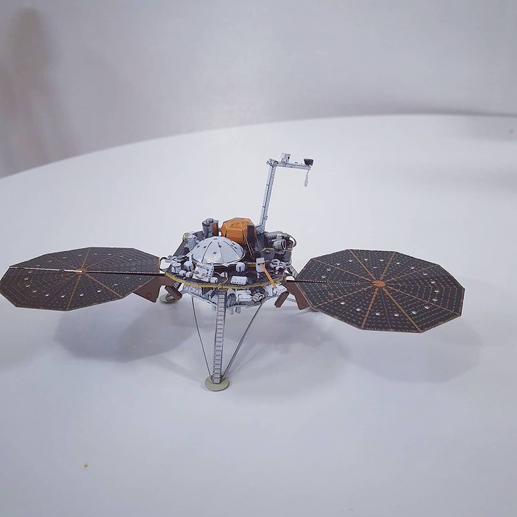 Mô Hình 3D Kim Loại Phi Thuyền Insight Mars Lander (chưa ráp)
