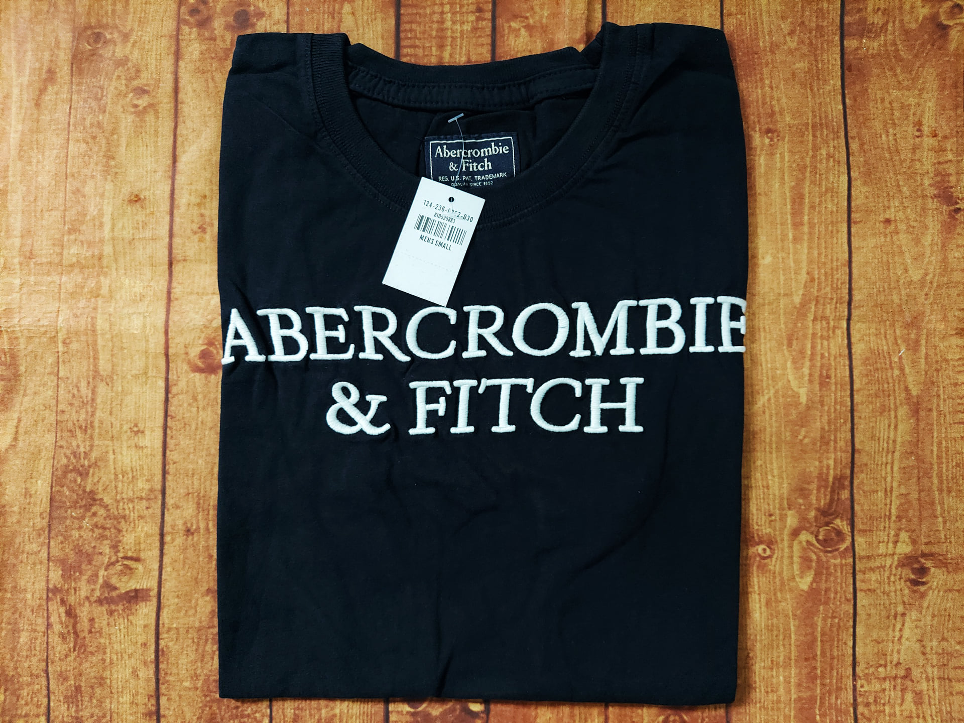 Áo thun Abercrombie & Fitch