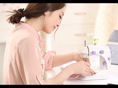 Máy may mini giá đình có đèn chiếu sáng