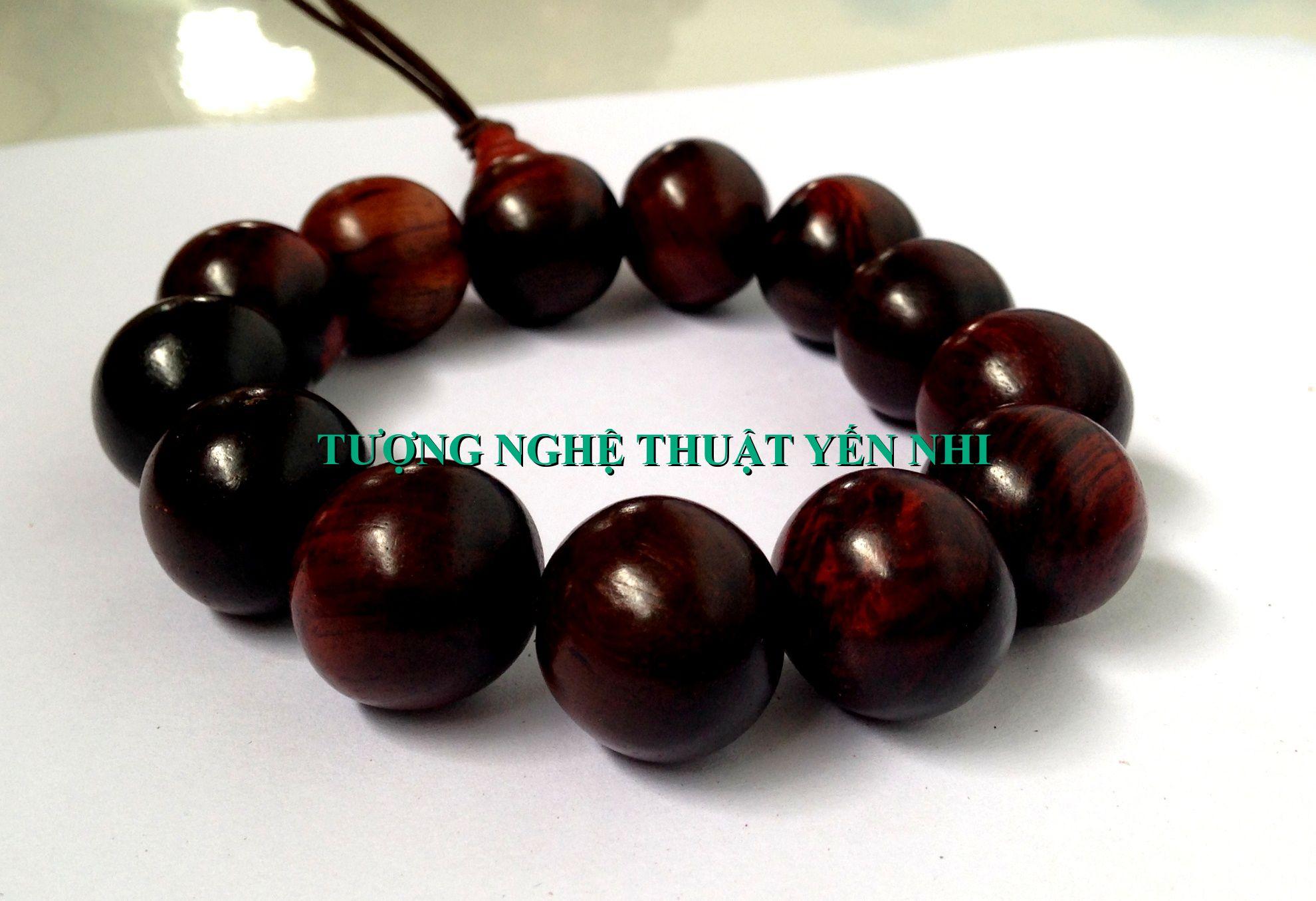 Vòng tay phong thủy cao cấp gỗ Trắc đỏ hạt 18mm
