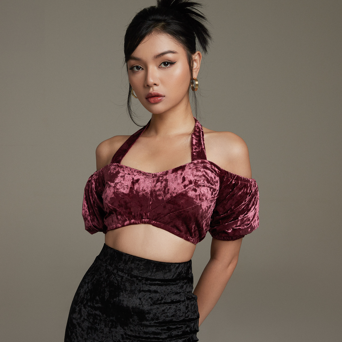 Áo croptop Maybi ôm nhung tay phồng phối cột nơ