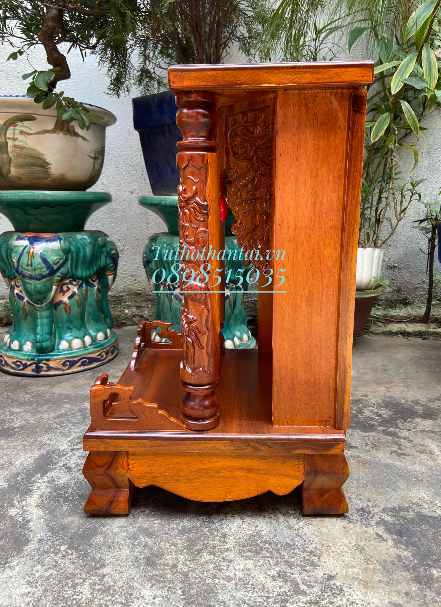 Bàn thờ thần tài ông địa