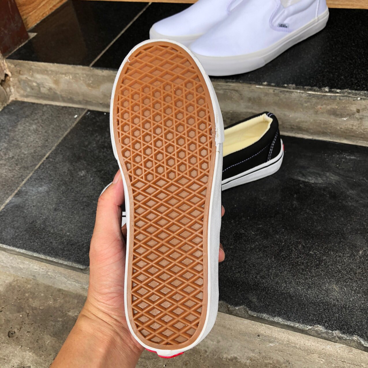 GIÀY VANS SLIPON ĐEN (Full box, tag)