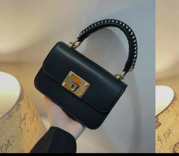 Túi đeo chéo nữ CK khóa đồng