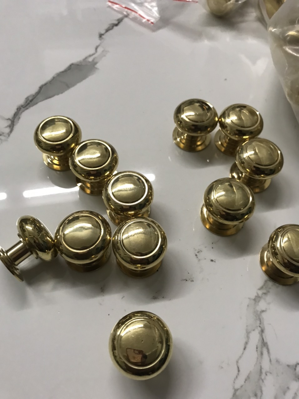 núm tủ đồng xịn