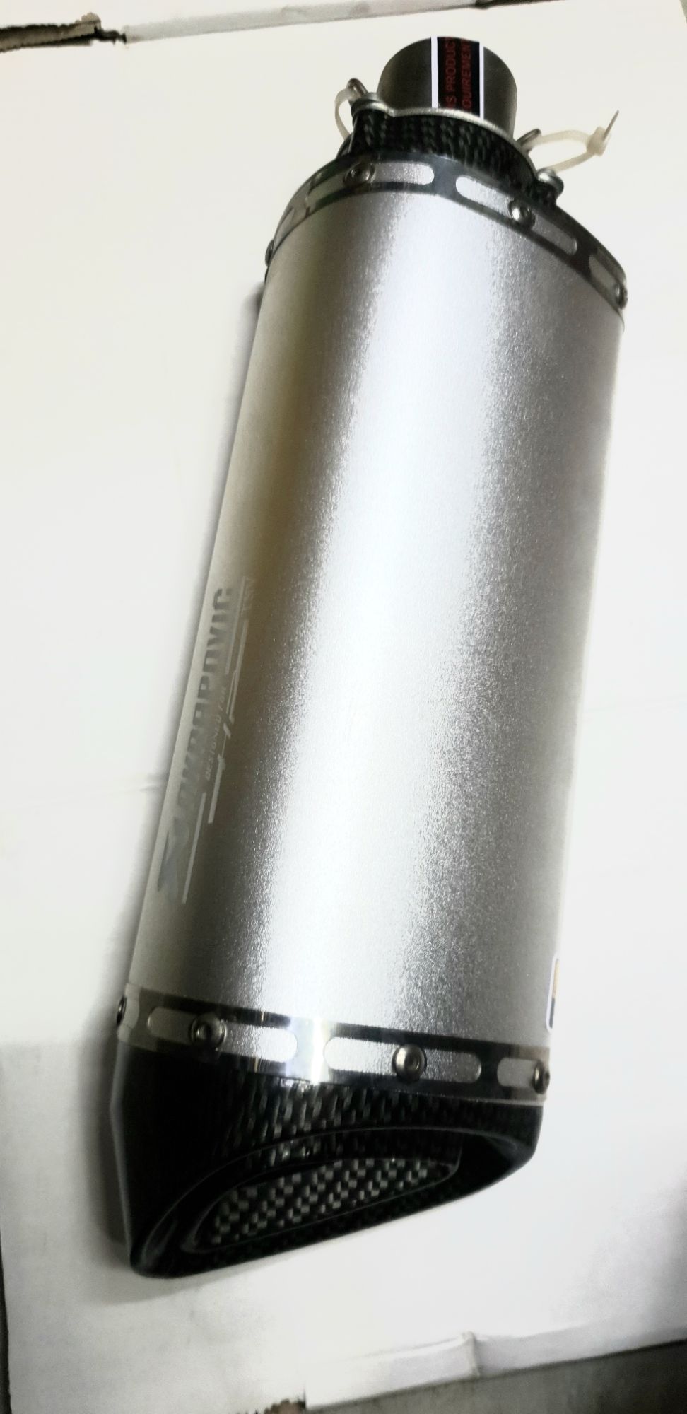 PÔ AKRAPOVIC TAM GIÁC LỚN - Giá chưa cổ.