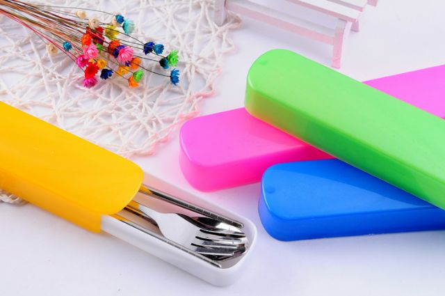 Đũa Thìa Dĩa Hoa Văn INOX Có HỘP Đựng