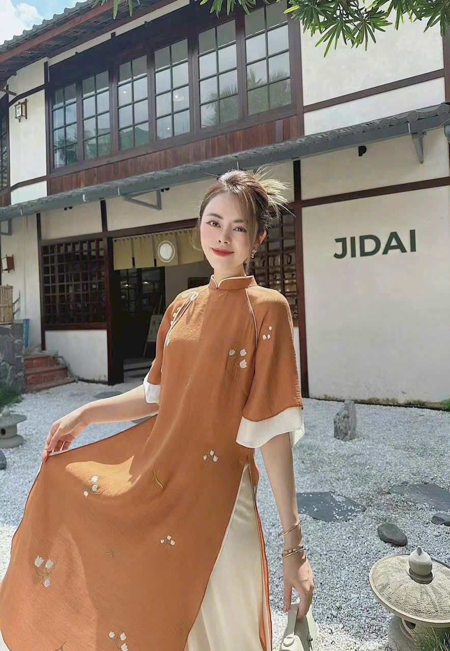Bộ áo dài tơ thêu 4 tà thiết kế riêng