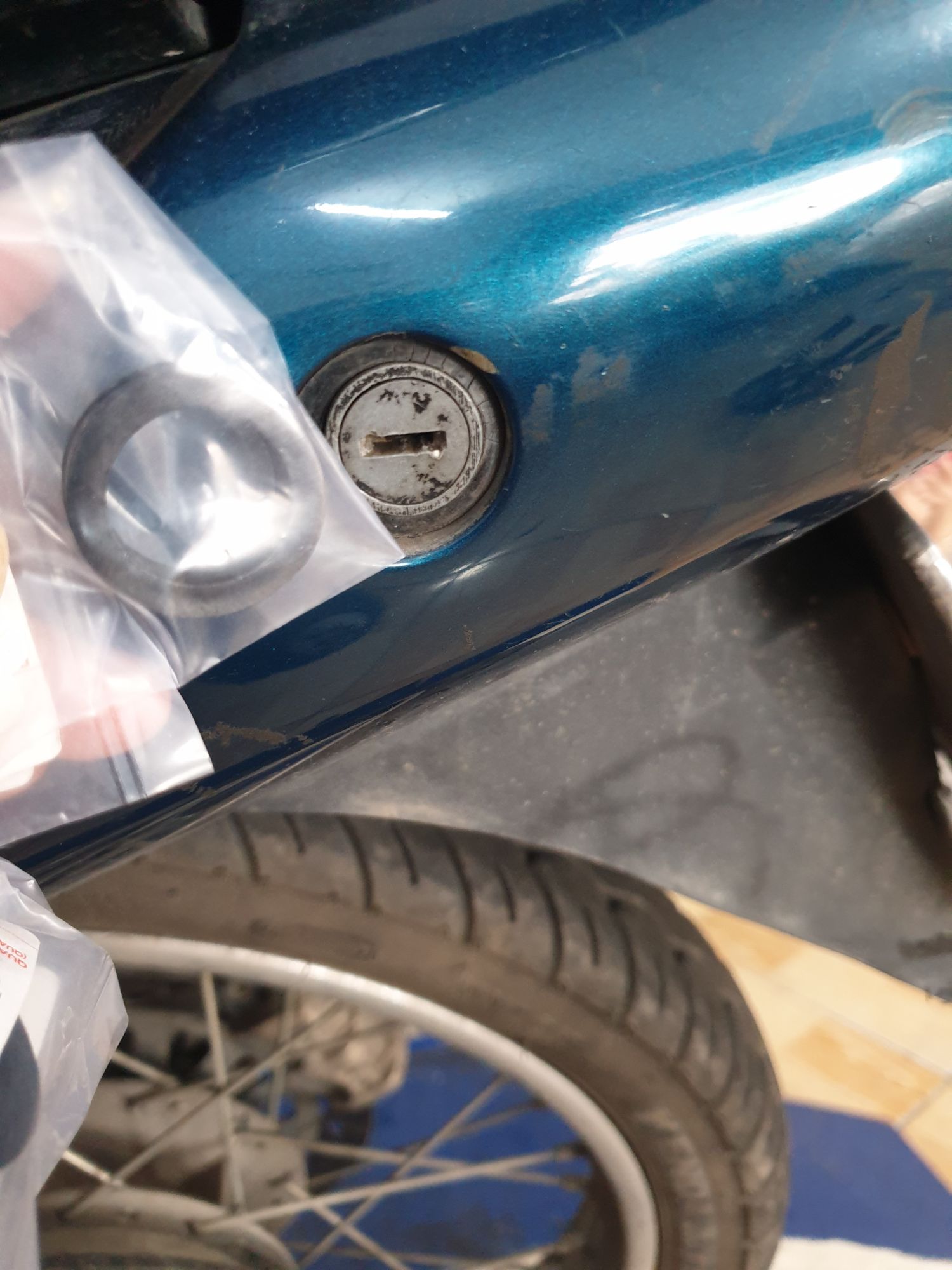 Cao su ổ khóa yên suzuki viva 110