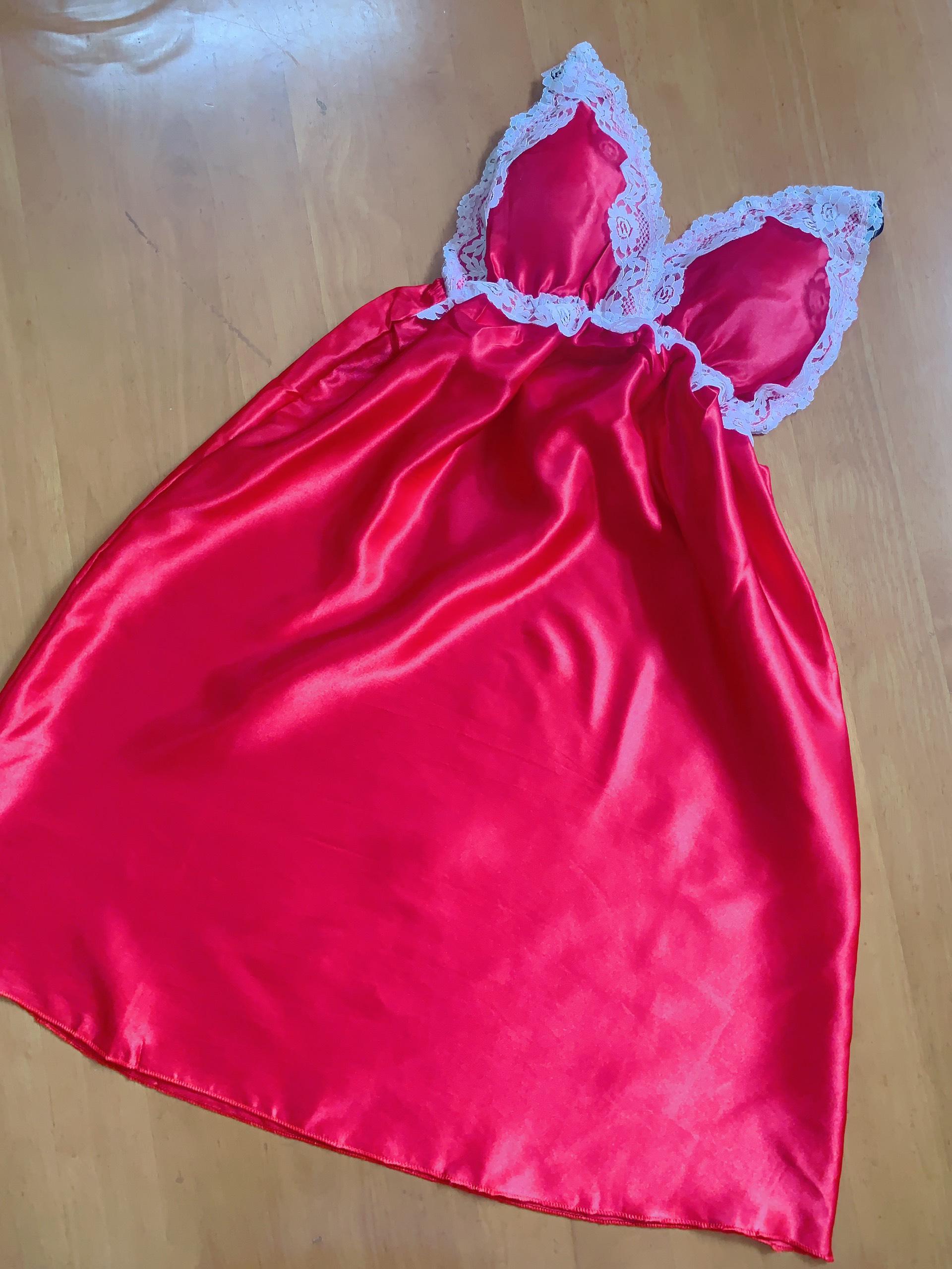 Đầm ngủ phi lụa có mút ngực dày sexy