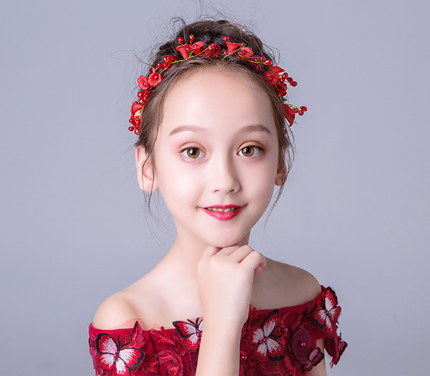 Cài tóc dễ thương cho bé gái