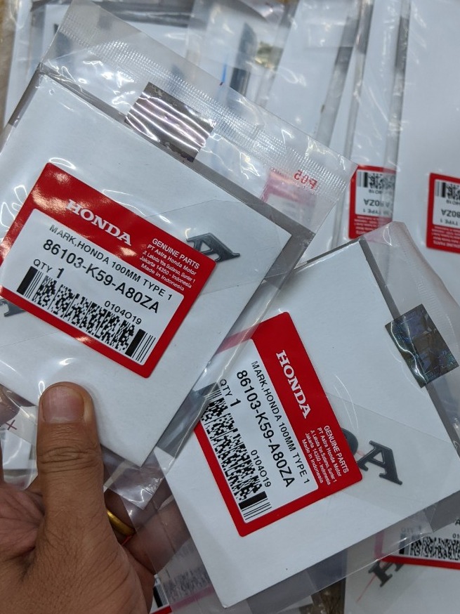 TEM CHỮ HONDA CHO VARIO CLICK MÀU XÁM KHÓI SẢN XUẨT TẠI INDONESIA