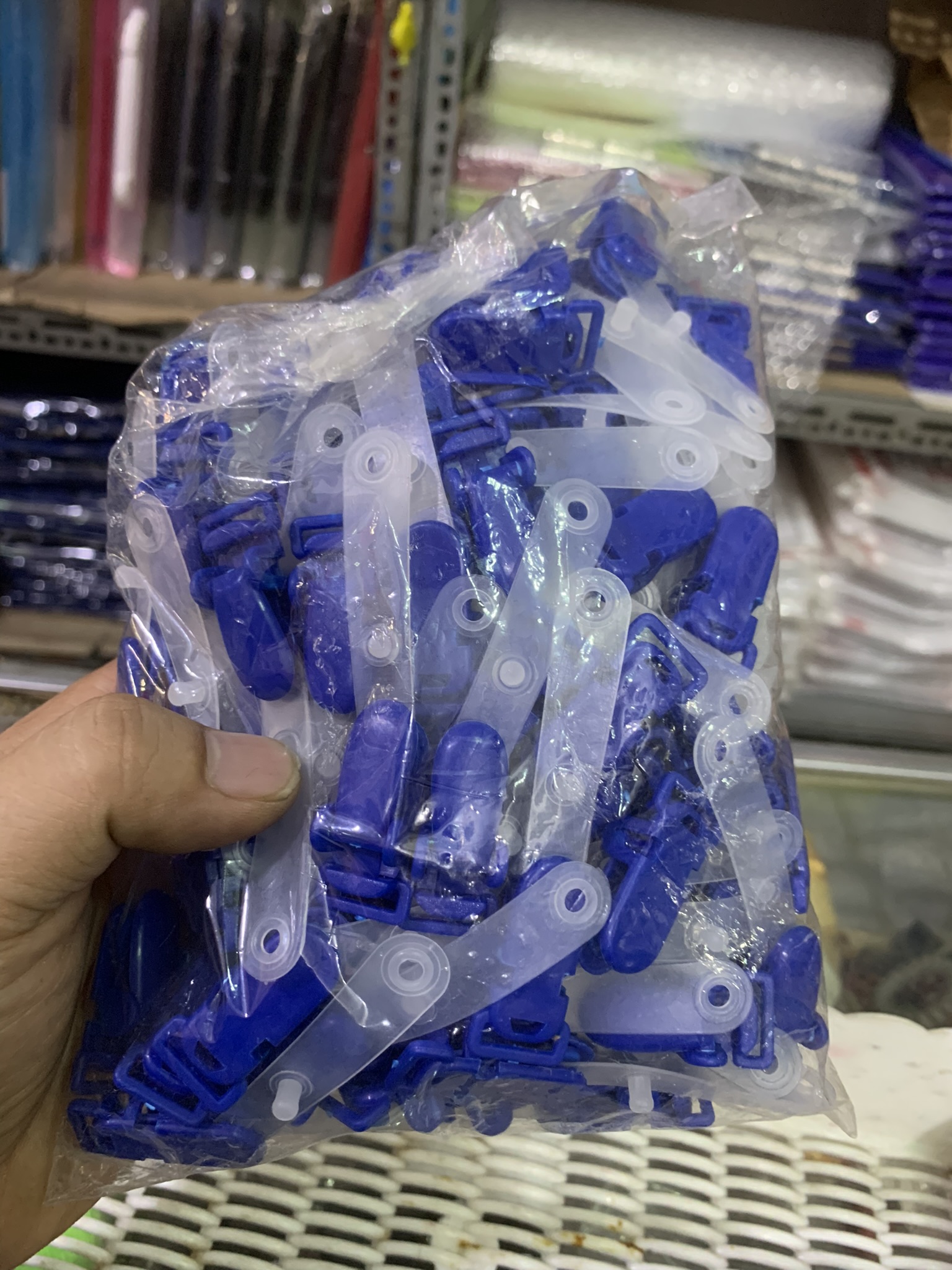 Bịch 100 cái Kẹp bảng tên nhựa