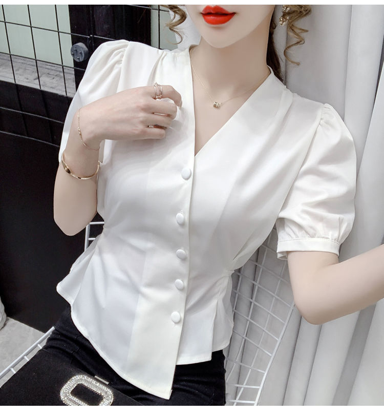 Áo tay phồng thắt nơ