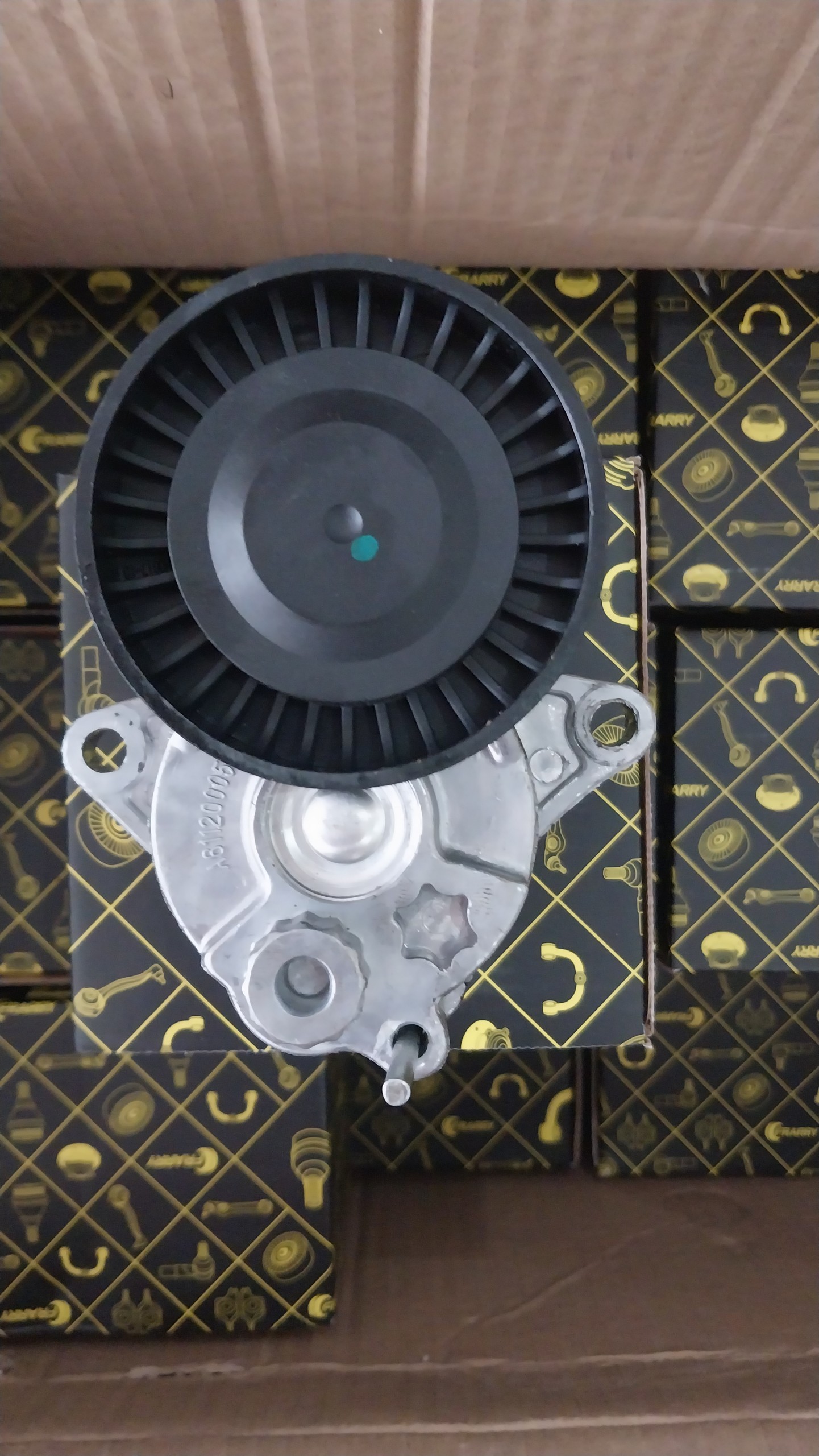 Cụm tăng đưa dây curoa xe mercedes sprinter 16 chỗ