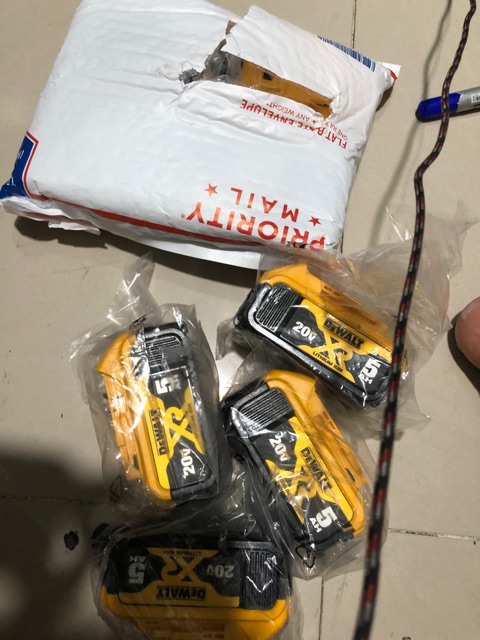 [HCM]Pin dewalt 5ah mới