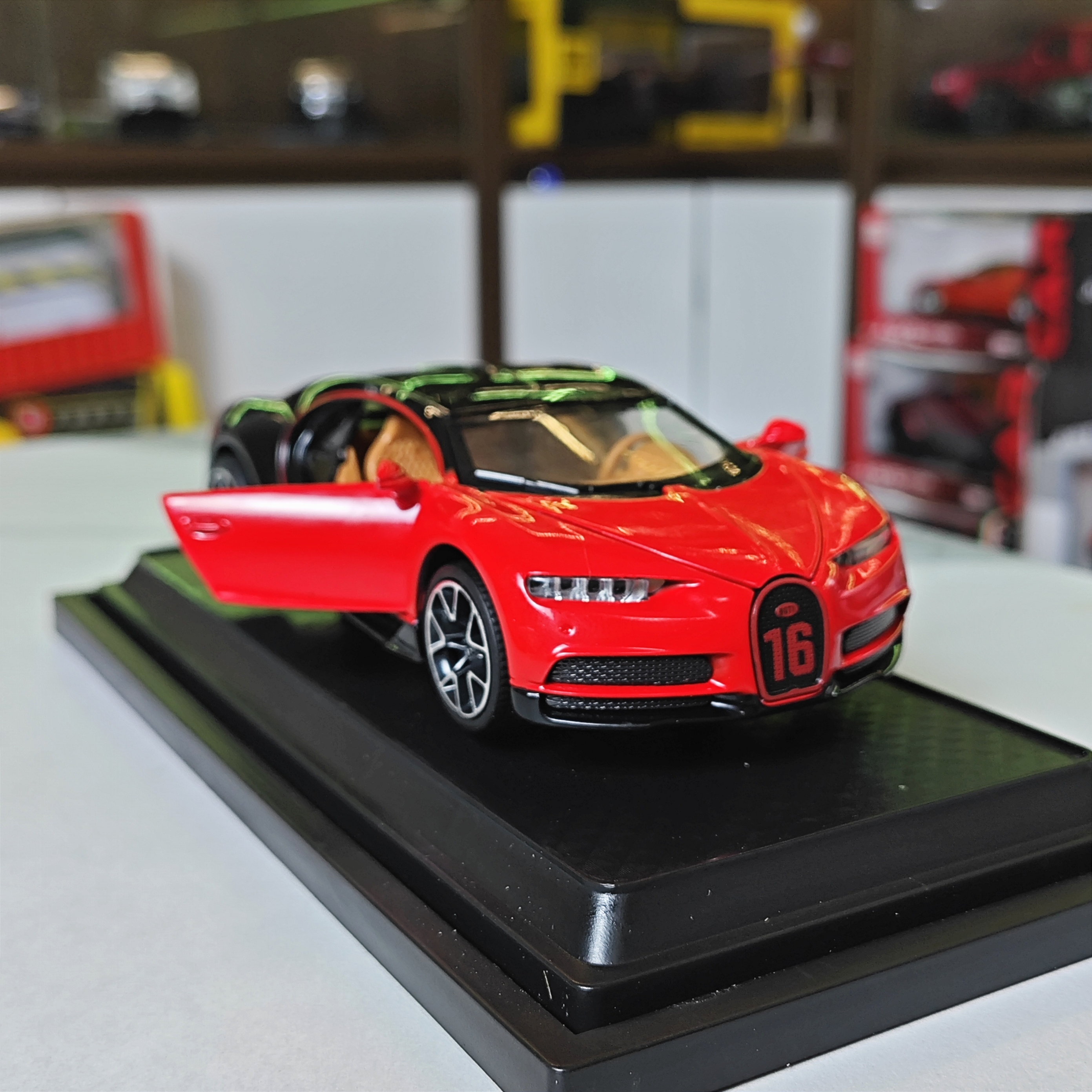 Xe mô hình sắt Bugatti Chiron tỉ lệ 1:32 hãng Miniauto đỏ đen