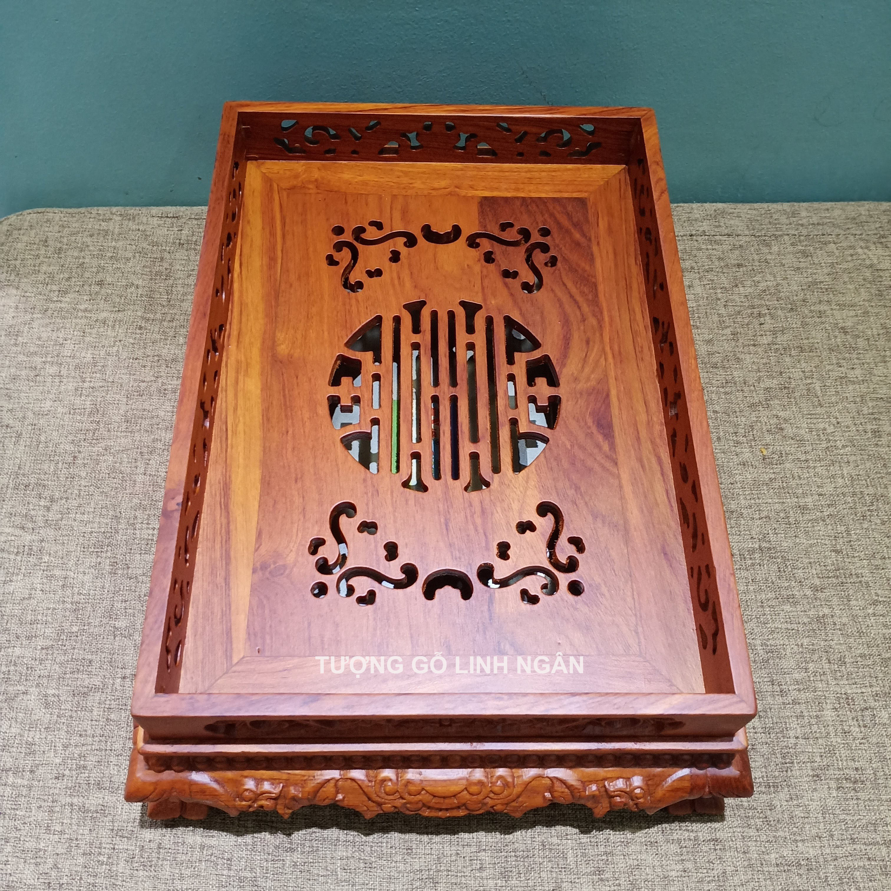 Khay chè trạm thọ gỗ hương (Cao 12 ngang 37 sâu 27 cm)
