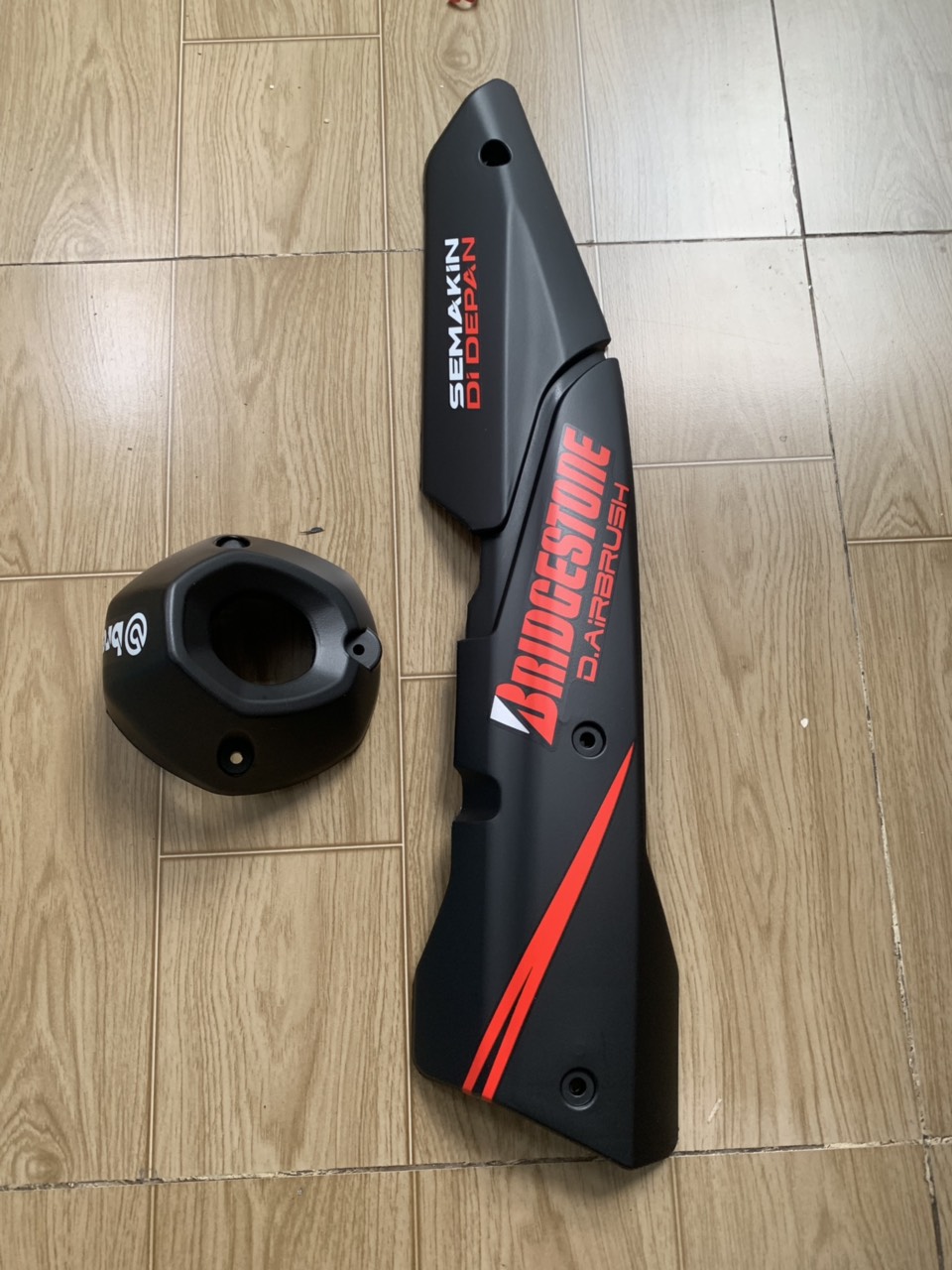 Ốp pô và chụp đích pô xe exciter 155 màu đen nhám