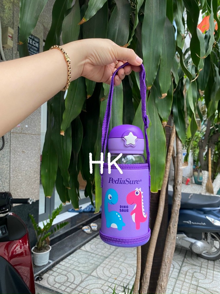 Bình đựng nước cho bé 700ml hkm Pediasure