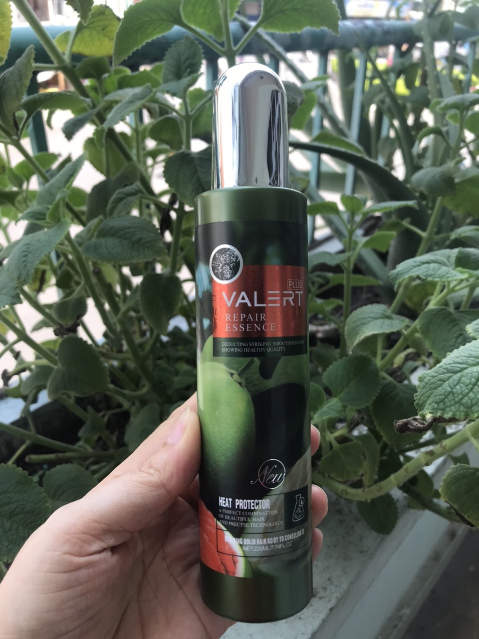 Tinh dầu bưởi xịt dưỡng tóc VALERT REPAIR 220ml