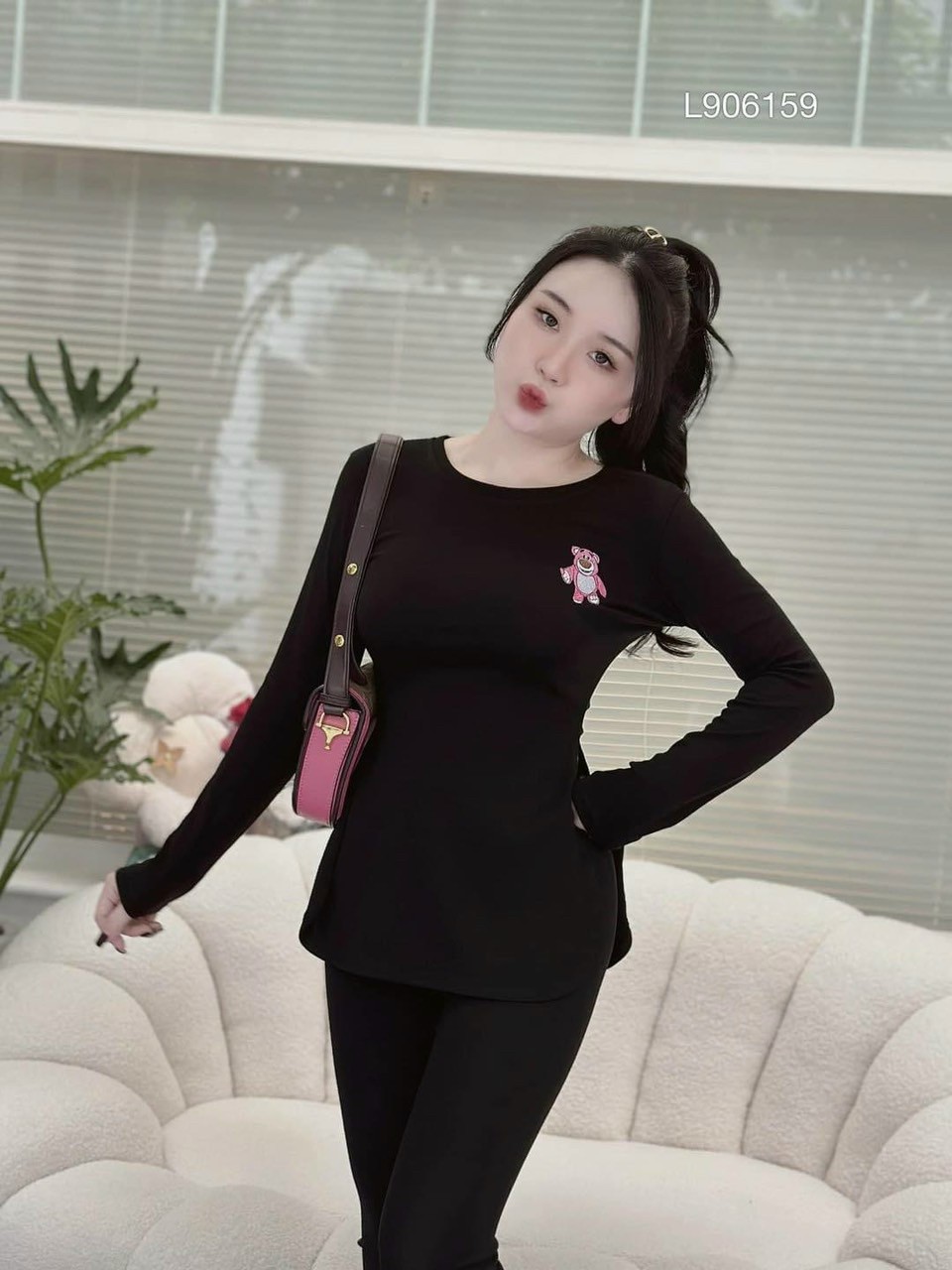Set áo thun tay dài xẻ vạc chất vải co giản quần legging dài thêu gấu đồ bộ thun ôm cá tính dạo phố