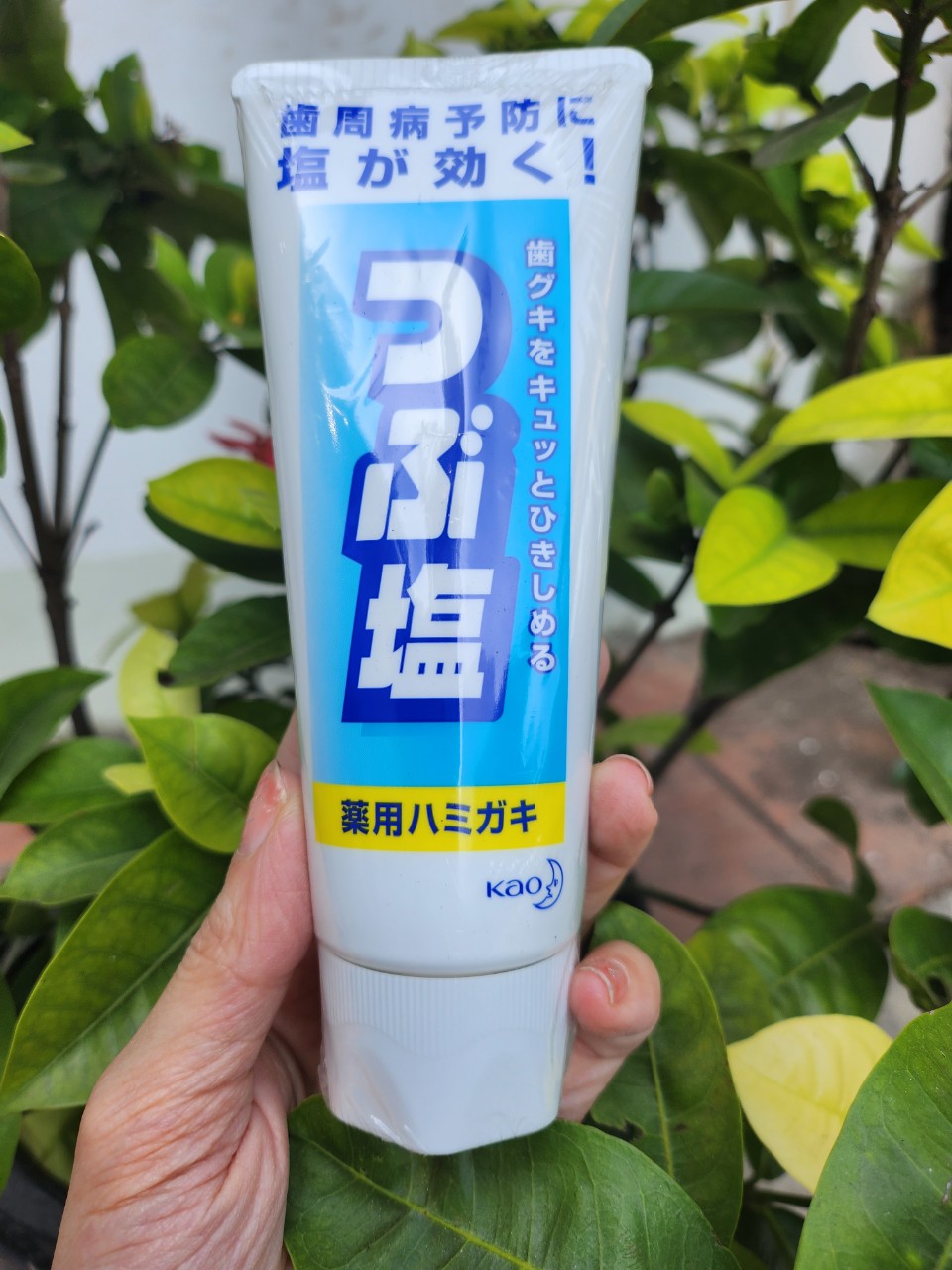Kem đánh răng Colgate Sensitive giúp răng chắc khỏe 110g